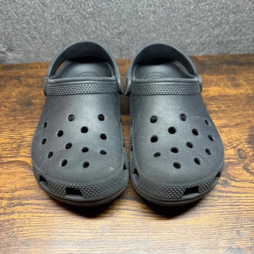 Crocs Classic Clogs Kids Size J2 Black Slip On Water Shoes Sandals Comfort